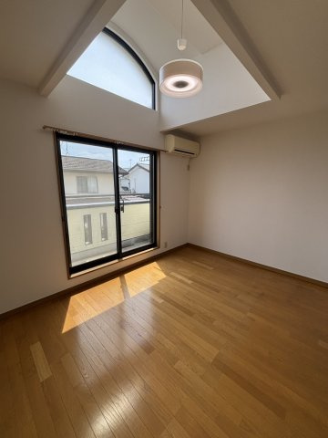 久喜市葛梅　中古戸建の洋室