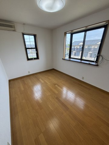 久喜市葛梅　中古戸建の洋室