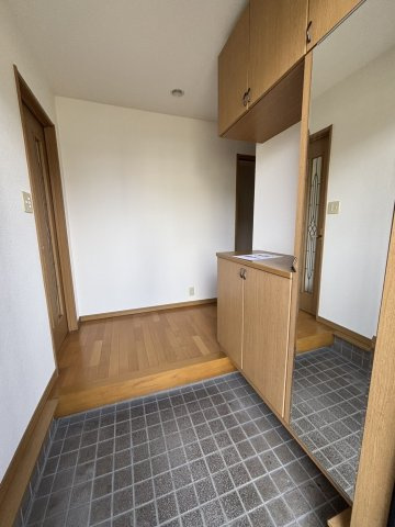 久喜市葛梅　中古戸建の玄関