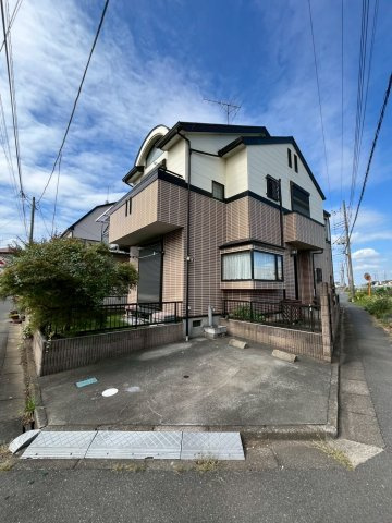 久喜市葛梅　中古戸建の前面道路含む現地写真
