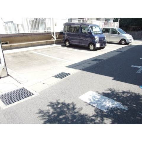 コーポサカエの駐車場
