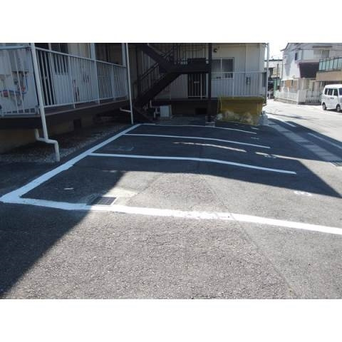 コーポサカエの駐車場