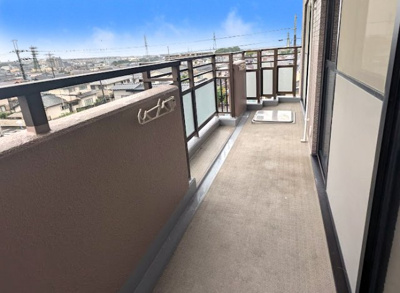 【バルコニー】 | パデシオン宇治三室戸 | 南向きのバルコニーはお洗濯が良く乾きます。2面にバルコニーがある《角住居》で生活するのは嬉しいですね。