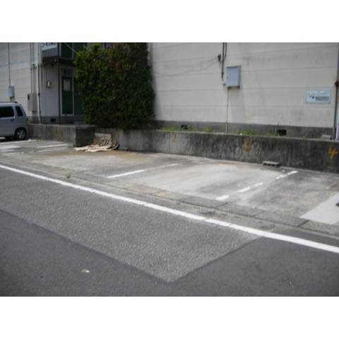コーポ三陽　Ａ棟の駐車場