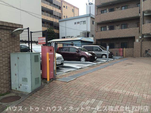 ヴァーグ壱番館の駐車場