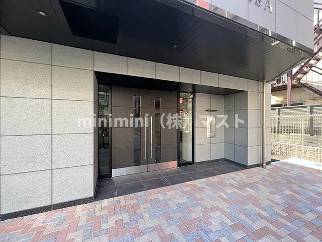 アドバンス大阪カーサのエントランス