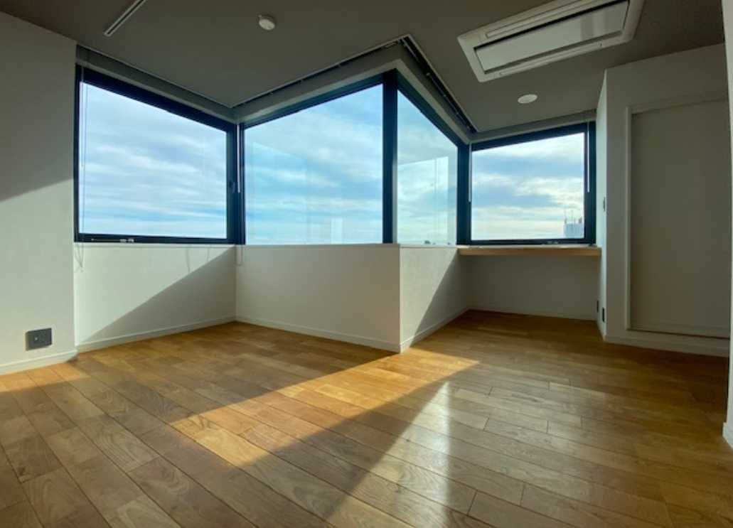 GRAND駒沢公園　ウォークインクローゼット　角部屋　オートロックの居間・リビング