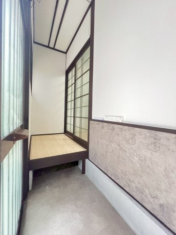 月見山本町１丁目テラスハウスの玄関