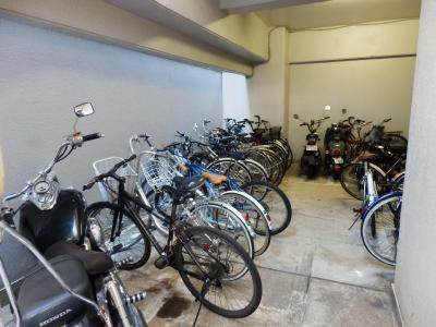 プレジール西院の駐車場|駐輪場