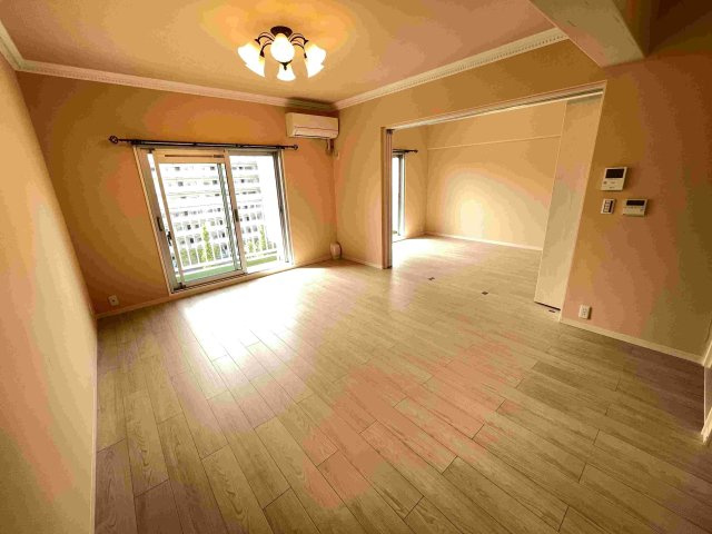 取手中央タウンE棟の居間・リビング|防音・保温二重床構造