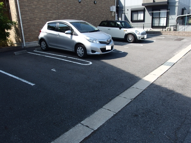 プラムヴィレッジの駐車場
