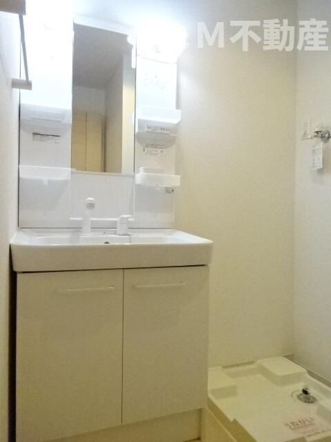 ドゥ　ボヌールの洗面所|明るい洗面所です