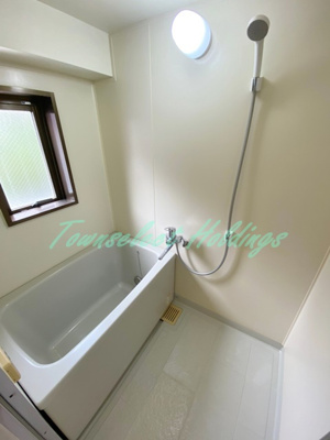 【浴室】 | ラ・ベルヴィ | 清潔感のあるお風呂です♪