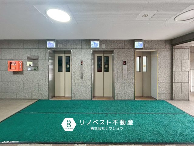 シャトー第2八戸ノ里のその他共用部分|エレベーターは３基あるので朝の混み合う時間帯でも安心ですね！防犯カメラも設置されているのでセキュリティー面も安心です◎