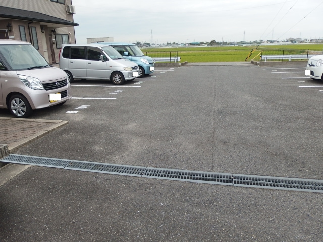 ハイステージ城屋敷の駐車場