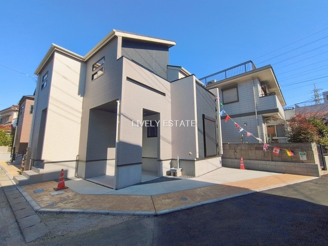 草加市新里町 新築分譲住宅 全3棟 2号棟の外観