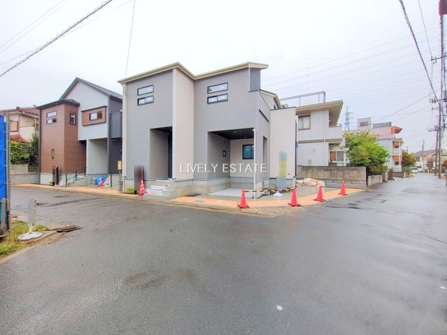 草加市新里町 新築分譲住宅 全2棟 2号棟の前面道路含む現地写真