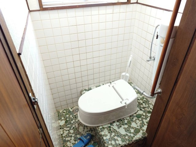 神中１丁目貸家のトイレ