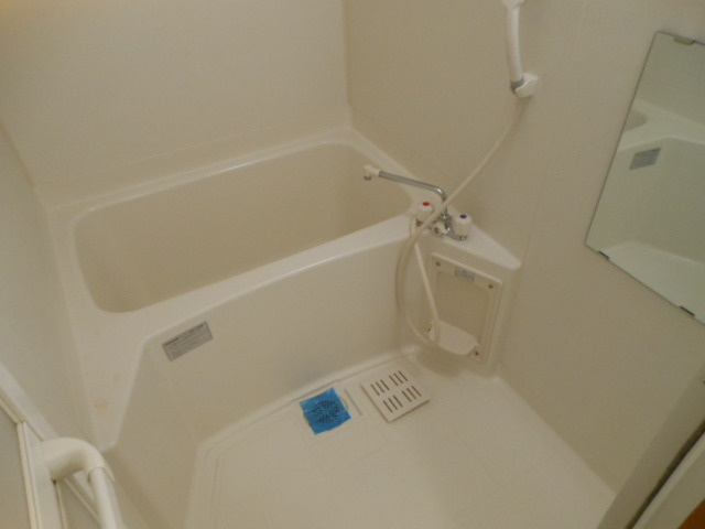 リヴィエール新の浴室