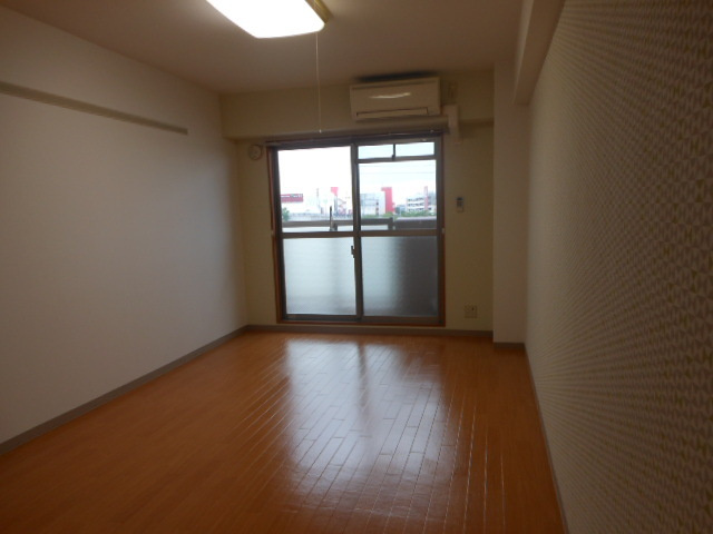 リヴィエール新の洋室