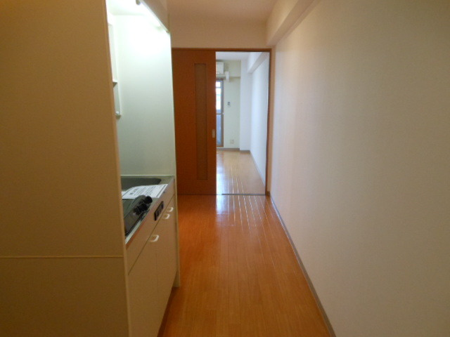 リヴィエール新の玄関|廊下