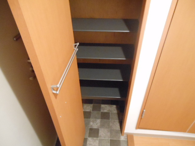 リヴィエール新の玄関|下駄箱