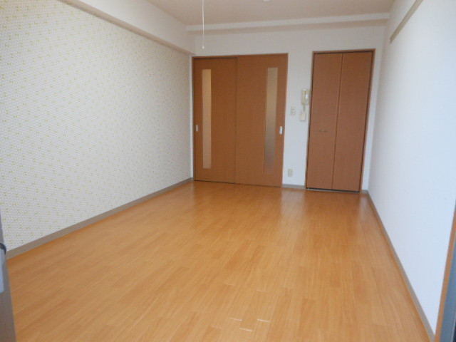 リヴィエール新の洋室