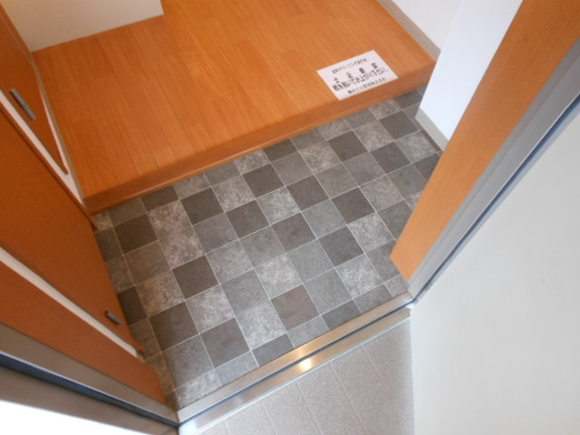 リヴィエール新の玄関