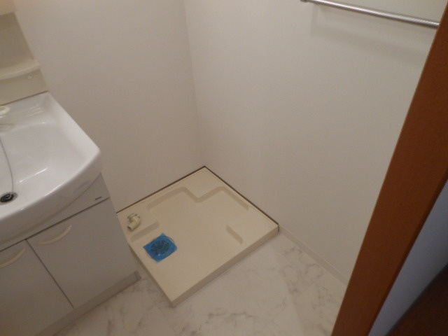 リヴィエール新の洗面所|洗濯機置場