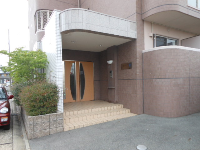 リヴィエール新のエントランス