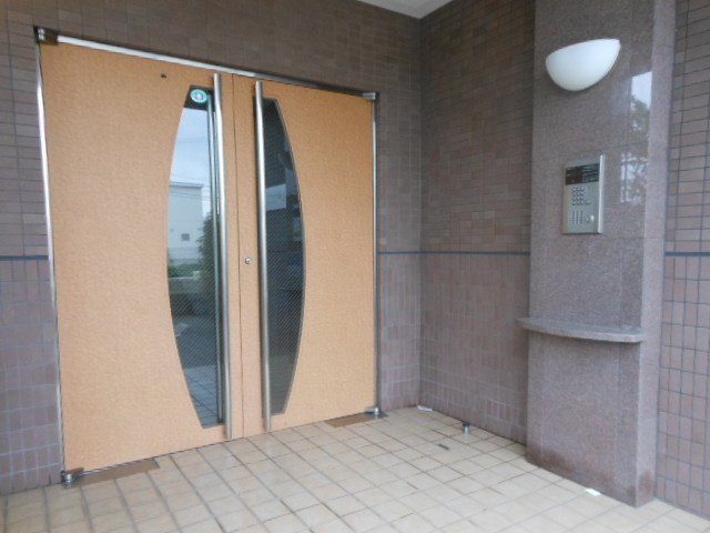 リヴィエール新のエントランス