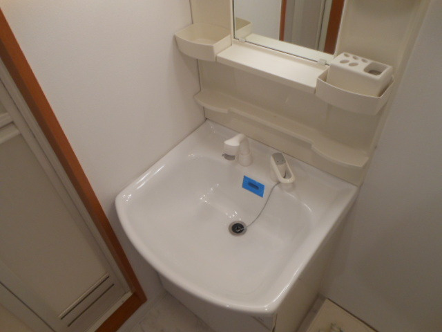 リヴィエール新の洗面所|洗髪洗面化粧台