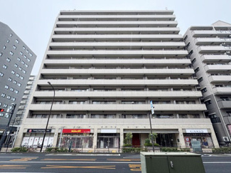 【外観】 | 手入れの行き届いた外壁やエントランスなど、「見ればわかる」レベルで清潔感を保ったマンションです。築年数を感じさせない姿で皆様をお出迎えします。～即日のご見学可能～　お問合せはお気軽にどうぞ。
