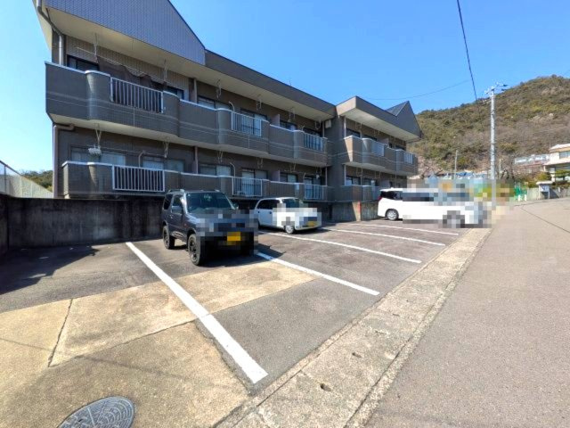 パインリーフ長森本町の駐車場