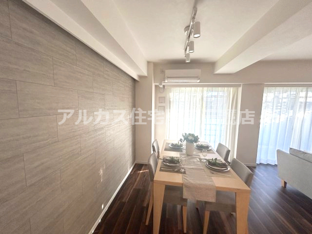 ＴＨＥパームス三鷹ビバーチェの居間・リビング