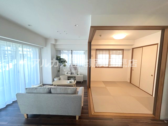 ＴＨＥパームス三鷹ビバーチェの居間・リビング