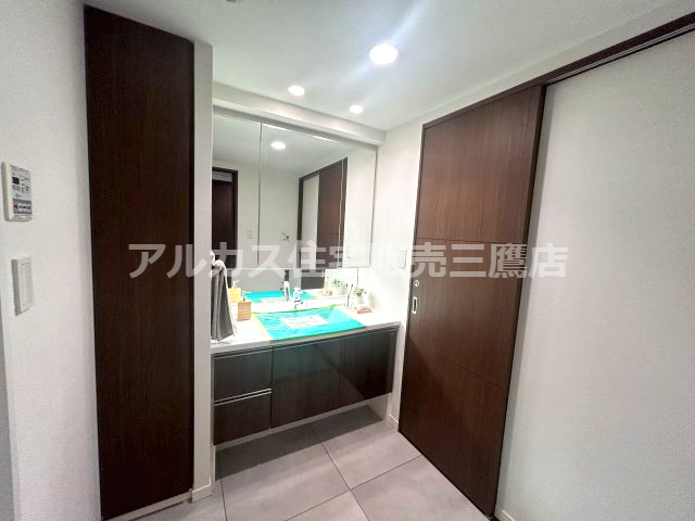 ＴＨＥパームス三鷹ビバーチェの独立洗面台