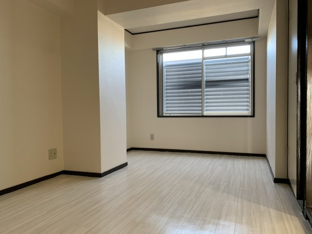 サンメゾン小牧の洋室