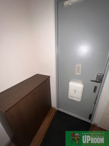 ファミール堀部Ⅲ A棟の玄関