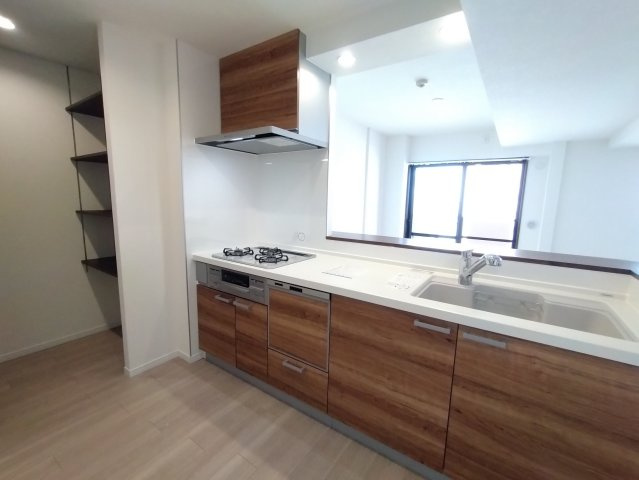 ライオンズマンション市川シティのキッチン|コンパクトなキッチンで掃除もラクラク