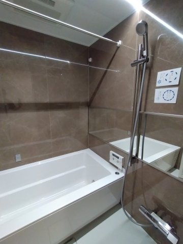 ライオンズマンション市川シティの浴室|きれいなお風呂です