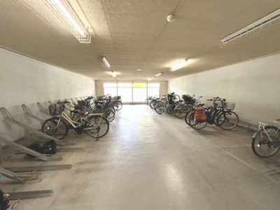 【設備】 | ディーレスティア堺・光明池 | 【駐輪場】屋根ございますので、雨で自転車が濡れないのは、嬉しいポイントですね！
