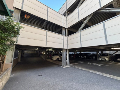 【駐車場】 | ディーレスティア堺・光明池 | 敷地内駐車場ありますよ（月額3500円から6500円）！愛車の置き場所に困りませんね♪空き状況は担当まで！