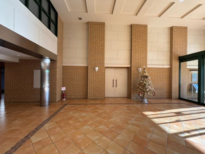 【エントランス】 | ディーレスティア堺・光明池 | お客様が安心して物件探しが出来るよう心がけております！お気軽にお問い合わせください！！