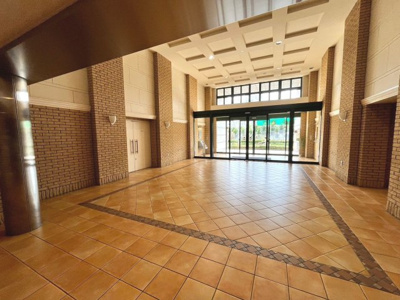 【エントランス】 | ディーレスティア堺・光明池 | 現況空家ですので、お忙しい方でもお仕事帰り等にご内覧頂けます♪