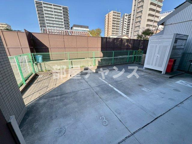 グリーンコート亀島の駐車場