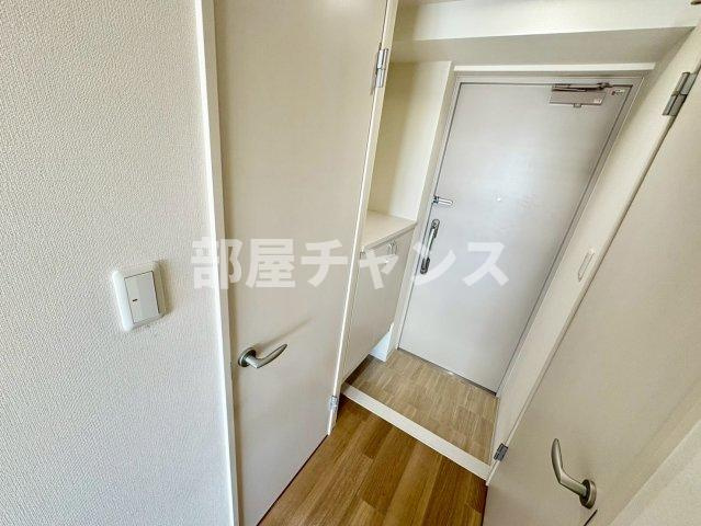 グリーンコート亀島の玄関