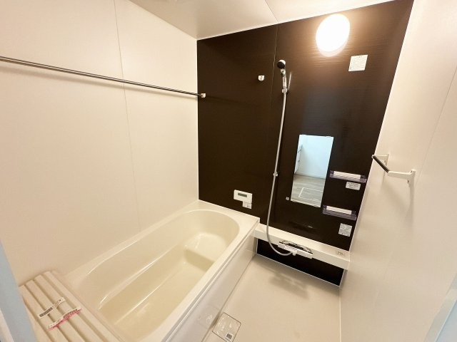 【浴室】 | 富士見市上沢2丁目　新築一戸建住宅　全1棟　(ふじみ野店) | 1坪タイプのゆったりとおくつろぎできる浴室。浴室暖房乾燥機付きで雨の日のお洗濯も安心です！