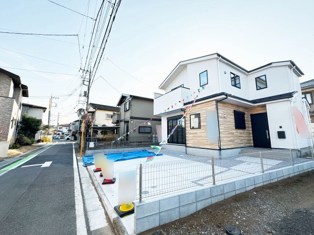 【前面道路含む現地写真】 | 富士見市上沢2丁目　新築一戸建住宅　全1棟　(ふじみ野店) | カースペース3台分完備!!セカンドカーや来客時も安心！
