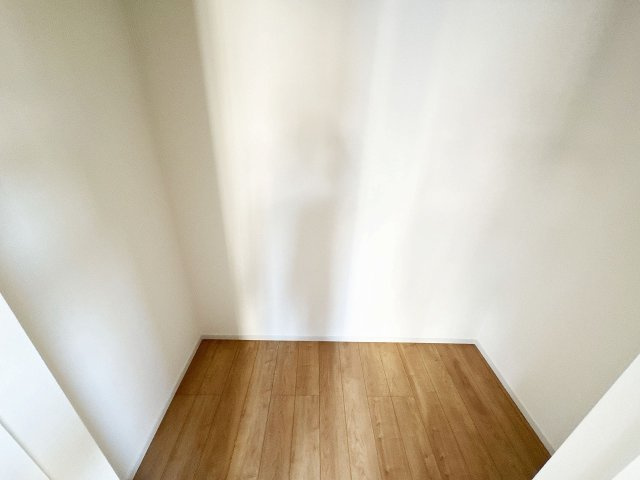 【収納】 | 富士見市上沢2丁目　新築一戸建住宅　全1棟　(ふじみ野店) | 収納力のあるウォークインクローゼット付き。居室スペースが広々有効に使えます。